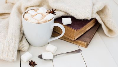 bílý, čajoválžička, marshmallow, kakao, badyán, šálek, svetr, kniha