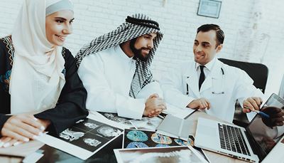 abaya, bärbardator, stetoskop, hjärna, palestinasjal, läkare, skelett, agal, röntgenstrålning, hijab, block