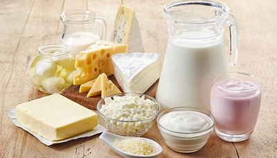 kyselýkrém, čerstvýsýr, mlékárna, jogurt, mozzarella, máslo, mléko, džbánek, sklo, sýr