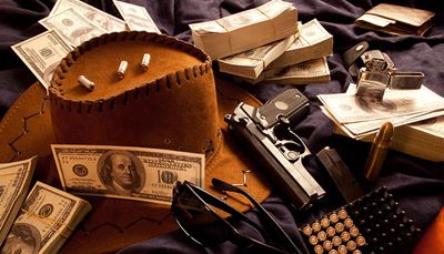 pistola, gafasdesol, cargador, franklin, encendedor, dinero, cartera, sombrero, billete, bala, tela