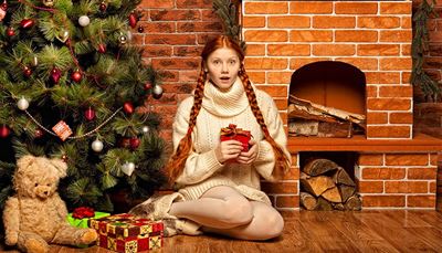 doboz, karácsony, harisnyák, dísz, fenyő, narancsszínű, plüssmackó, tűzifa, ajándék, kandalló, fonat, téglák, pulóver