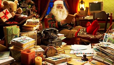 kirjain, kirjekuori, joulupukki, lahja, herätyskello, robotti, kynttilä, luuri, puhelin, sukka, sotku, muste, parta