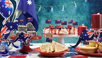 myrtille, framboises, guirlande, supportagâteaux, assiette, kangourou, meringue, australie, drapeau, dessert, bougie, étoile, sirop