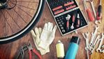 llaveinglesa, herramienta, desarmador, alicates, aerosol, guantes, camara, radio, kit, rueda