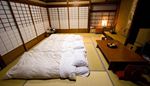 traditionell, tatami, futon, lampa, kudde, rum, tacke, bord