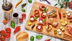 tomate, mozzarella, basilikum, zwieback, tapas, paprika, brot, kanapee, oliven, fisch