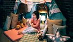 звезда, възглавница, палатка, момиченце, гирлянд, лампа, пижама, играчка, матрак