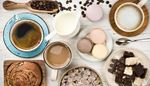 cappuccino, kaneelbroodje, koffiebonen, koffie, chocolade, roomkan, macarons, creme, cacao, handvat, suiker, lepel