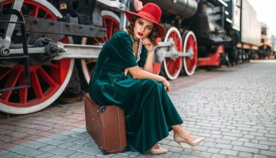 lady, maquillage, chaussures, rasdecou, voyage, velours, valise, locomotive, talon, chapeau, roue, pavés