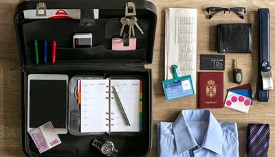 tablet, passaporte, quinhentos, agenda, gola, jornal, fivela, relógio, carteira, crachá, chaves