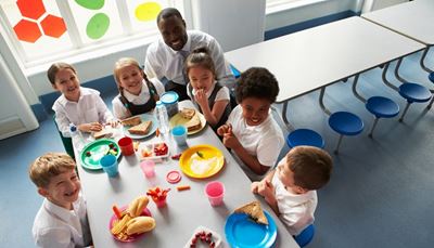 asztal, hallgató, tojásidom, tányér, tanár, zsámoly, szendvics, étel, kenyér, iskola