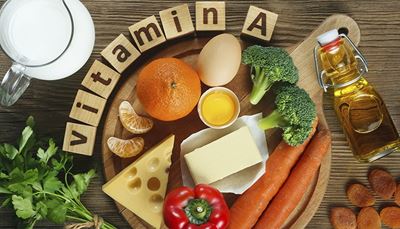 vitamine, mandarino, prezzemolo, lattiera, latte, tuorlo, albicocca, carota, peperoni, olio, coperchio, formaggio, broccolo, burro, uovo