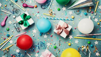 balón, klikatina, večírek, pártyčepice, konfety, dárek, slámka, svíčka, hvězda, mašle