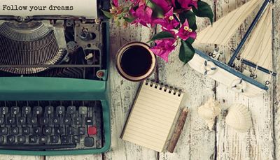 muslingeskal, skrivemaskine, blomster, sejlbåd, linje, kladdehæfte, kaffe, tekst, tal, sejl