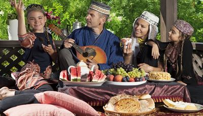 gozinaki, sárgadinnye, görögdinnye, őszibarack, kovásztalankenyér, mandolin, fonat, szilva, gyümölcs, tubeteika, tánc