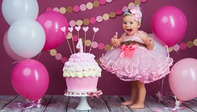 tortatartó, rózsaszínű, tejszínhab, boldogság, mezítláb, léggömb, torta, négy, tütü, masni, gyermek