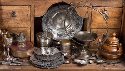 chain, teastrainer, teaspoon, scalepan, drawer, utensils, burner, teapot, metal, spoon, fork