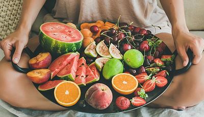 abrikoos, watermeloen, sinaasappel, aardbeien, dienblad, kers, perzik, vruchten, vijgen, bessen