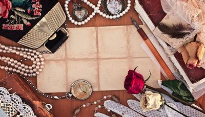 čipka, pauzovacípapier, hodinky, plniacepero, pierko, vintage, rukavice, brošňa, ruženec, ruža, perla