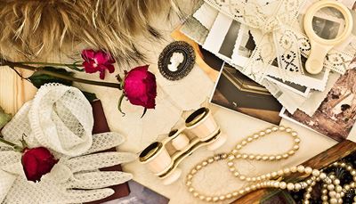 šperky, perla, fotografie, kožušina, ďalekohľad, medailónik, rukavice, lupa, ruža, pás