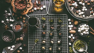 pistacje, orzechypekan, suszonaśliwka, czekolada, cynamon, marshmallow, anyż, tarka, orzech, kakao