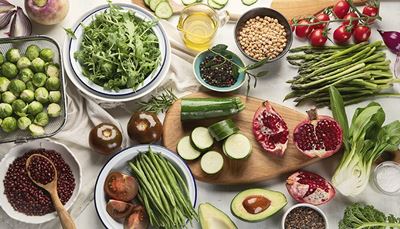 majroe, grønnebønner, grønkål, granatæble, løg, peberkorn, kikærter, salt, asparges, avocado, rucola, zucchini, bokchoy