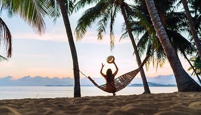 plaža, mrežazaležanje, djevojka, odmor, stablo, šešir, voda, palma, pijesak