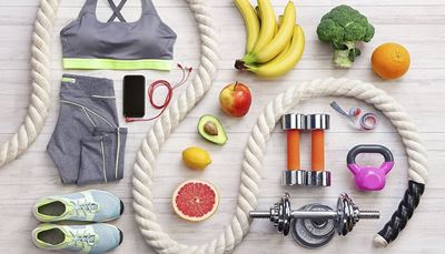 grapefrukt, hörlurar, kettlebell, tågvirke, gymnastiksko, diet, sport-bh, skivstång, broccoli, avokado