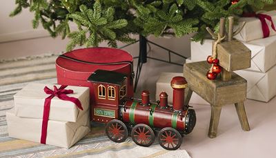 bantas, kalėdųeglutė, dovanos, lokomotyvas, ratas, varpelis, kilimas, elnias, ragai