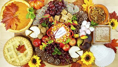 epler, saltkringle, gresskarpai, lønneblad, bikake, solsikke, godteri, nøtter, fiken, druer