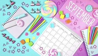 marshmallow, kalendarz, spirala, spinacz, patyczek, lizak, miesiąc, rok, guzik