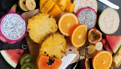 kiwi, appelsin, vandmelon, papaja, dragefrugt, frugter, guava, ananas, banan, mango