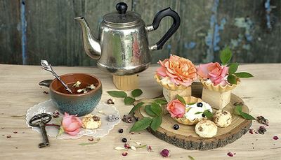 klíč, letokruhy, čajník, koláčky, ubrousek, rukojeť, kůra, výlevka, dřevo, růže