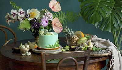 stół, anturium, karambola, orchidea, peonia, krzesło, róża, paproć, tort, melon, ananas