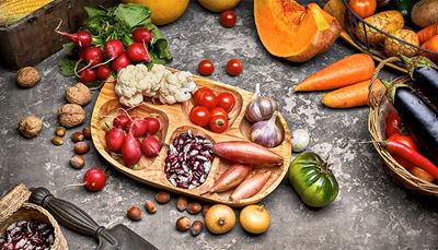 blumenkohl, knoblauch, aubergine, rettich, zwiebel, tomate, karotte, kürbis, bohnen, mais, haselnüsse, walnuss