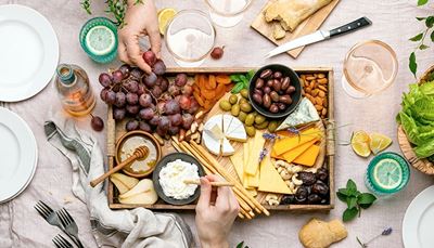 albicocca, formaggioblu, baguette, anacardio, vinorosé, acino, olive, pera, brie, miele