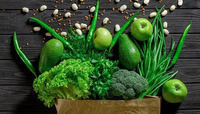 broccoli, paperbag, scallions, dill, parsley, lettuce, apple, green, avocado