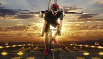 велосипедист, взлетнаяполоса, взлет, облака, турбина, руль, каска, крыло, крик