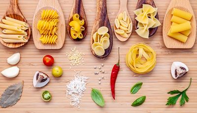 basilikum, kvart, laurbærblad, champignon, pasta, fusilier, penne, hvidløg, chili, fed, farfalle
