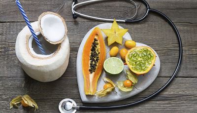 kumquat, stetoskop, stjernefrukt, sugerør, kiwano, kokosnøtt, drink, lime, physalis, papaya