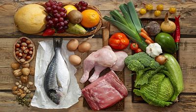 druer, grønnsaker, hasselnøtt, kyllinglår, brokkoli, frukt, squash, rødbete, avokado, valnøtter, pistasj, nøtter, purre, pære, kjøtt