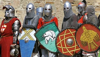 zeď, středověk, kamenný, brnění, helma, rytíř, znak, kříž, štít