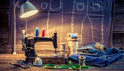 světlo, svinovacímetr, šicístroj, tkanina, jehelníček, šití, kapsa, lampa, nákres, nůžky, čára, nit