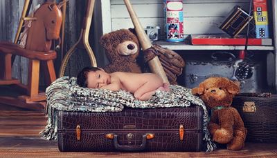 kovček, dojenček, domine, ročaj, gugalnikonj, prtljaga, kij, starinsko, kamera, plet, lopar, igrača