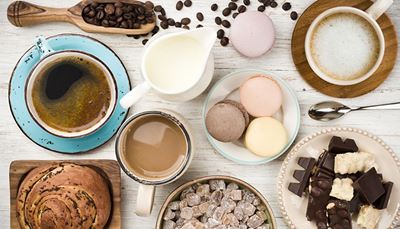 coffee, coffeebeans, cinnamonroll, cappuccino, chocolate, spoon, macarons, handle, sugar, cocoa, creamer, cream