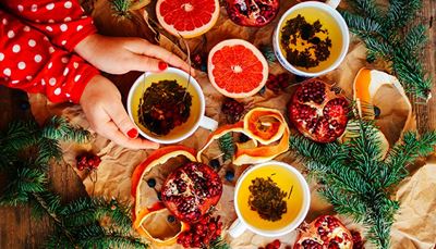 hands, rowanberries, pomegranate, pineneedles, grapefruit, polkadot, branch, paper, tea, zest