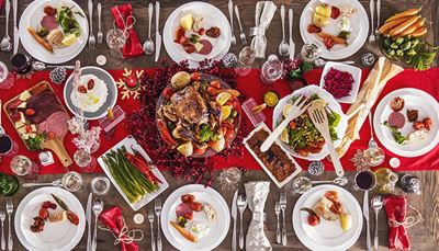 нарезка, сервировка, рождество, морковки, снежинка, индейка, спаржа, еда, ужин, багет, салат