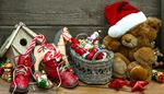 basket, teddybear, shoestrings, christmas, nestbox, horse, santahat, ornament, lollipop, star, pompom, shoes
