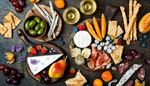 raisin, jamboniberique, ciboulette, abricot, artichaut, poire, fromage, tomatille, myrtille, cracker, fraises, capres, olives, melon, vin