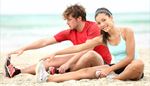 sable, chaussures, tee-shirt, etirement, couple, exercice, femme, sourire, homme, plage